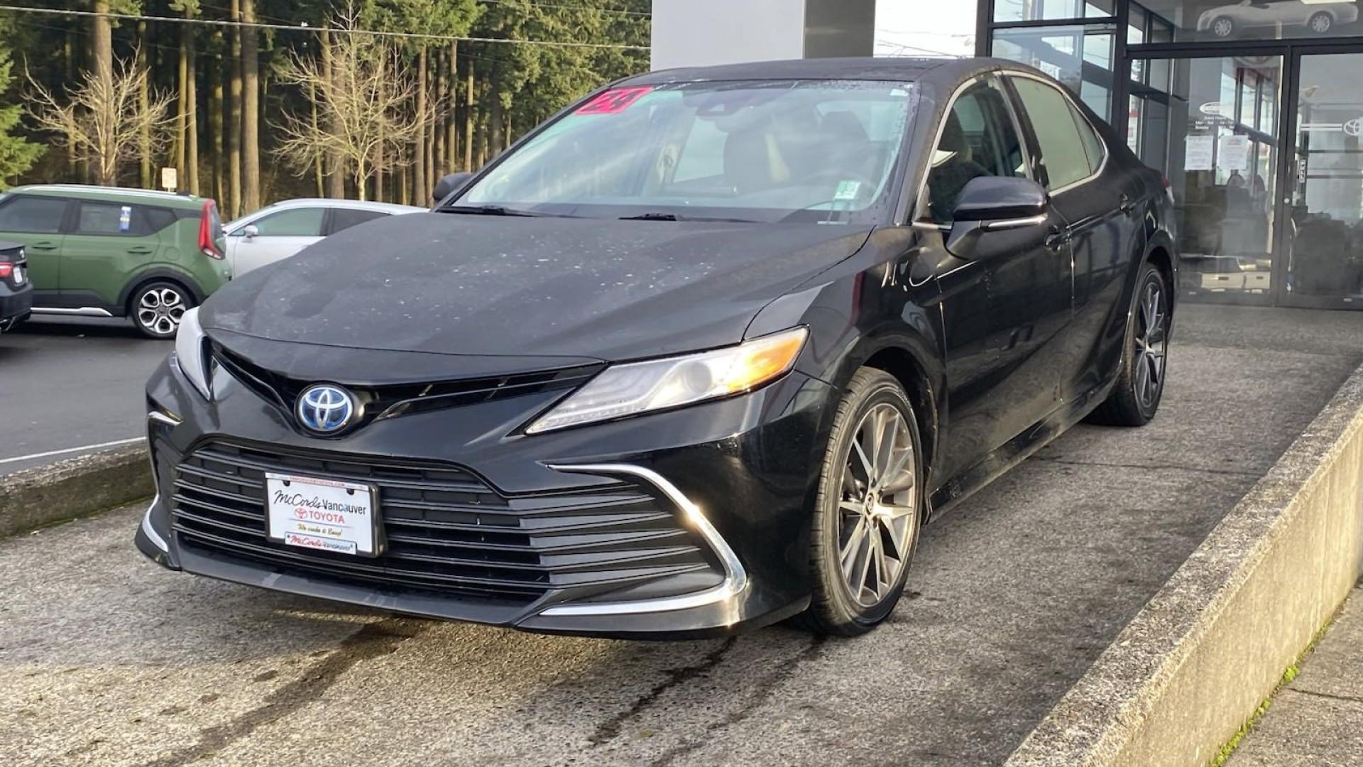 Toyota Camry XLE Hybrid 2024